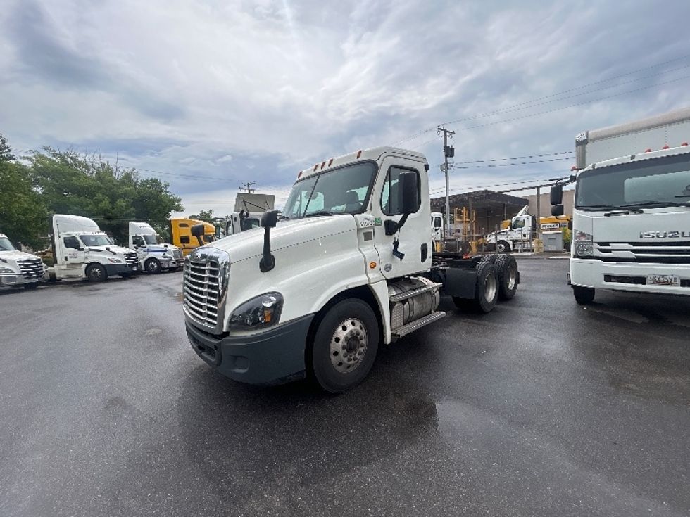 Day Cab Tractor-Heavy Duty Tractors-Freightliner-2019-Cascadia 12564ST-Baltimore-MD-296,137\n\t\tmiles-$ 42,750 - Image 3
