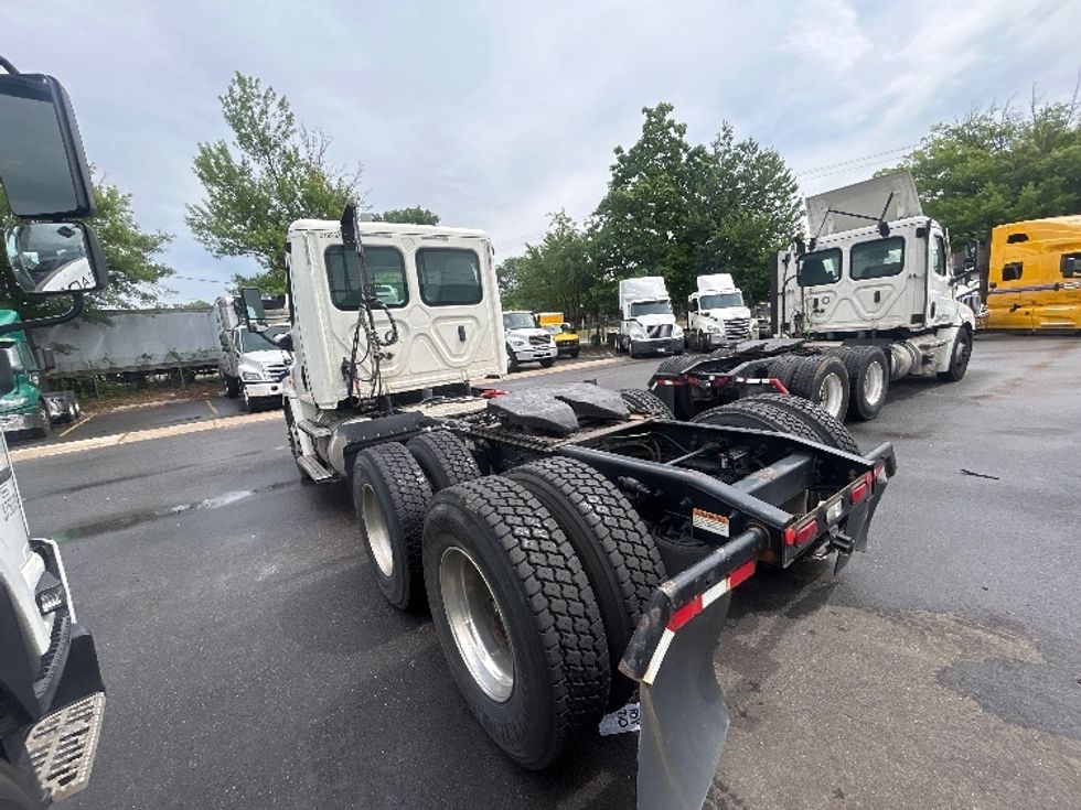 Day Cab Tractor-Heavy Duty Tractors-Freightliner-2019-Cascadia 12564ST-Baltimore-MD-296,137\n\t\tmiles-$ 42,750 - Image 5