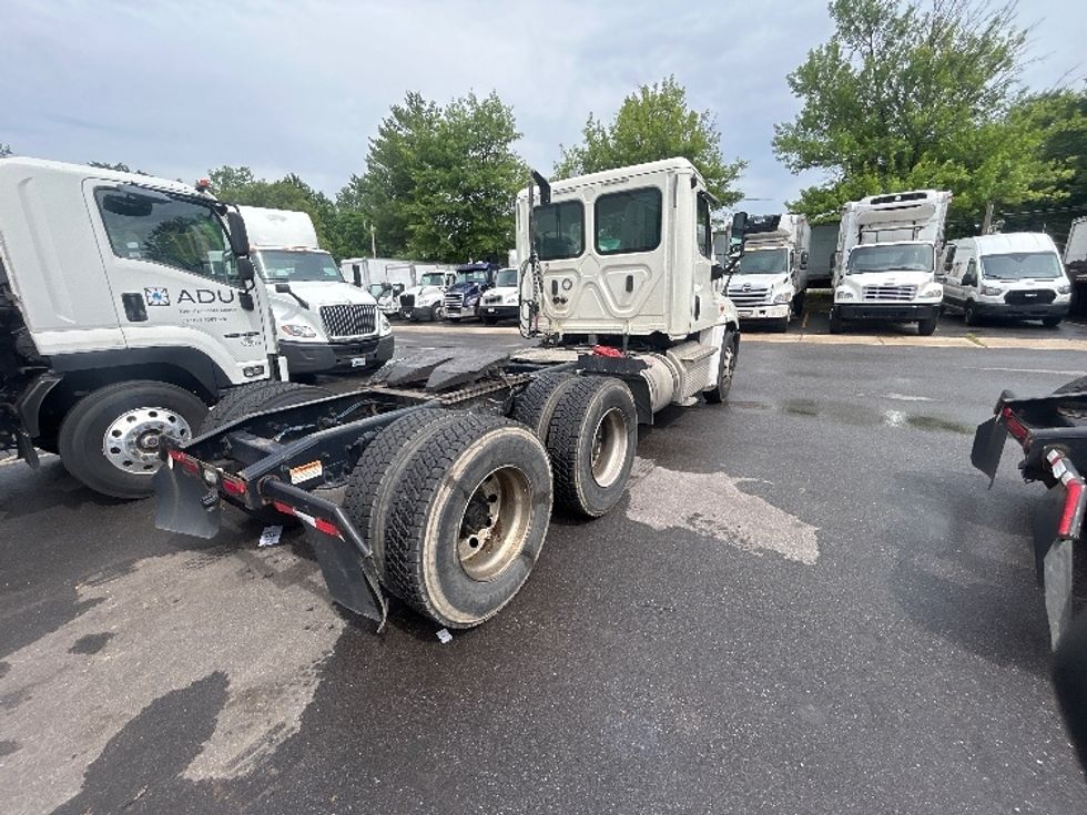Day Cab Tractor-Heavy Duty Tractors-Freightliner-2019-Cascadia 12564ST-Baltimore-MD-296,137\n\t\tmiles-$ 42,750 - Image 7