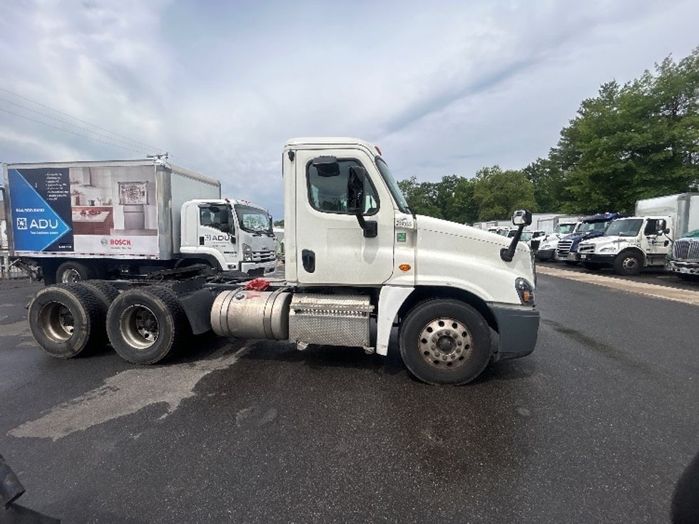 Day Cab Tractor-Heavy Duty Tractors-Freightliner-2019-Cascadia 12564ST-Baltimore-MD-296,137\n\t\tmiles-$ 42,750 - Image 8