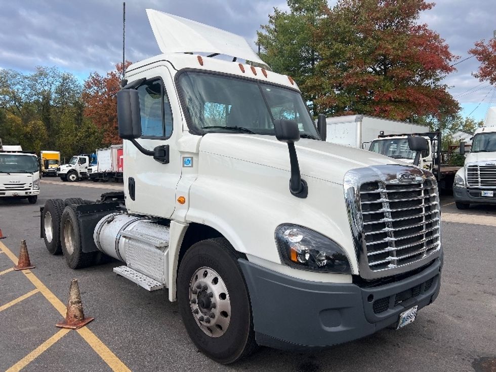 Day Cab Tractor-Heavy Duty Tractors-Freightliner-2019-Cascadia 12564ST-Baltimore-MD-473,521\n\t\tmiles-$ 31,000 - Image 1