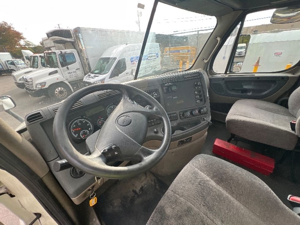 Day Cab Tractor-Heavy Duty Tractors-Freightliner-2019-Cascadia 12564ST-Baltimore-MD-473,521\n\t\tmiles-$ 31,000 - Image 10