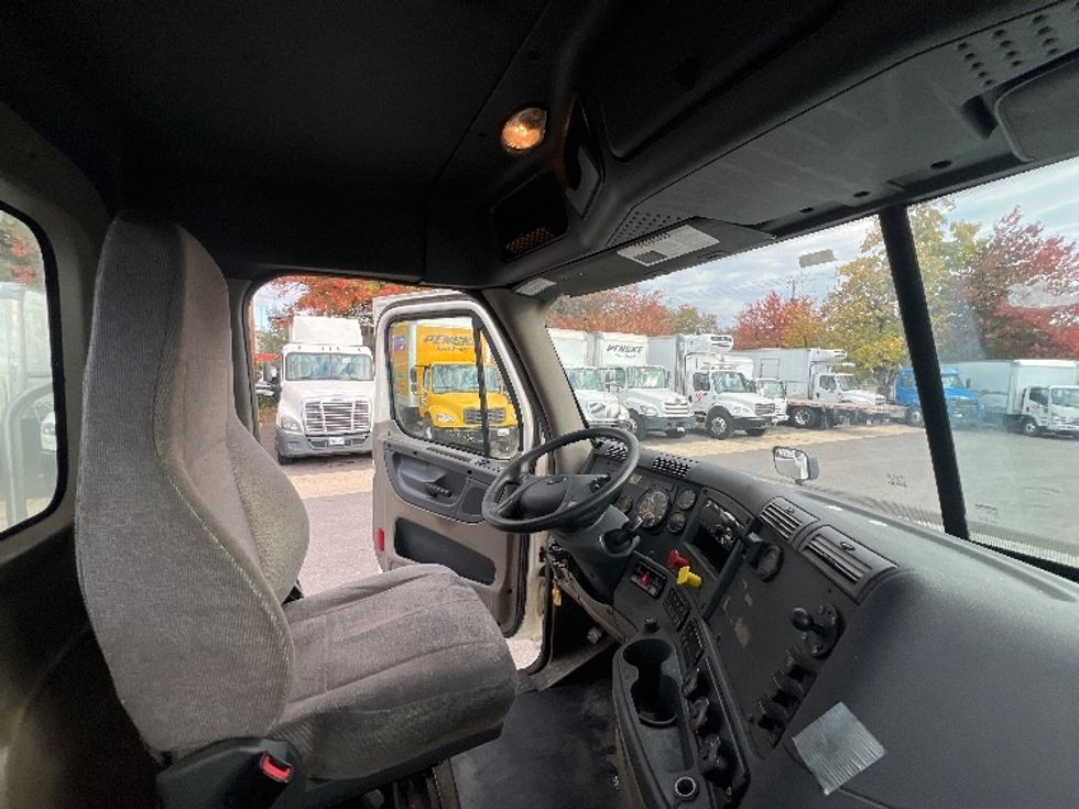 Day Cab Tractor-Heavy Duty Tractors-Freightliner-2019-Cascadia 12564ST-Baltimore-MD-473,521\n\t\tmiles-$ 31,000 - Image 14