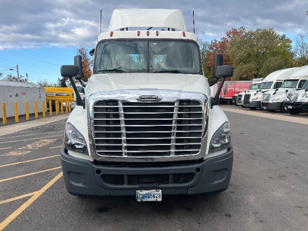 Day Cab Tractor-Heavy Duty Tractors-Freightliner-2019-Cascadia 12564ST-Baltimore-MD-473,521\n\t\tmiles-$ 31,000 - Image 2