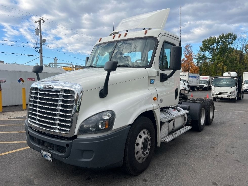 Day Cab Tractor-Heavy Duty Tractors-Freightliner-2019-Cascadia 12564ST-Baltimore-MD-473,521\n\t\tmiles-$ 31,000 - Image 3
