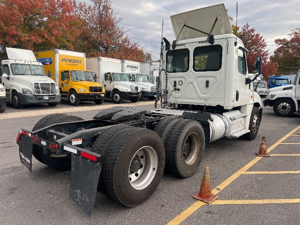 Day Cab Tractor-Heavy Duty Tractors-Freightliner-2019-Cascadia 12564ST-Baltimore-MD-473,521\n\t\tmiles-$ 31,000 - Image 7