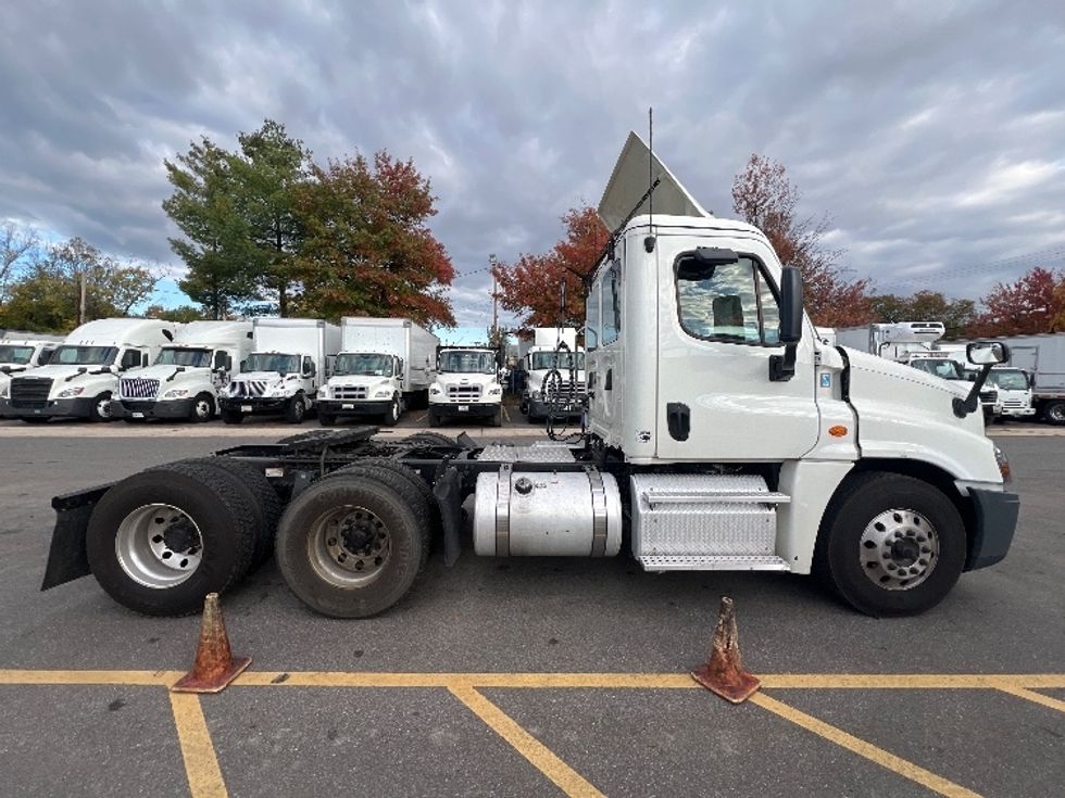 Day Cab Tractor-Heavy Duty Tractors-Freightliner-2019-Cascadia 12564ST-Baltimore-MD-473,521\n\t\tmiles-$ 31,000 - Image 8