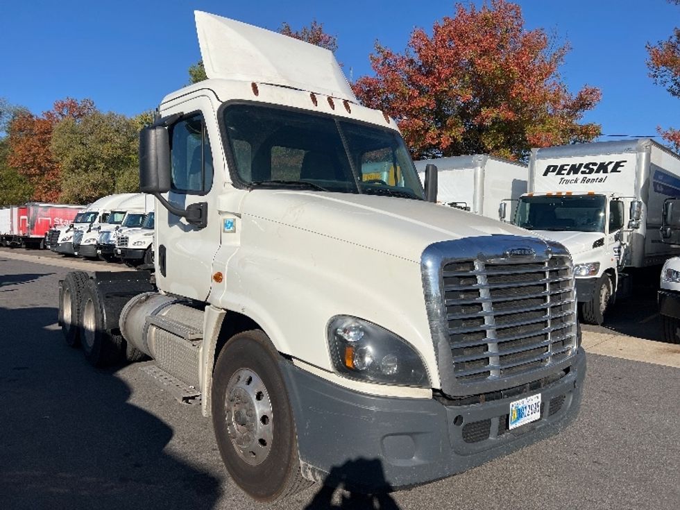 Day Cab Tractor-Heavy Duty Tractors-Freightliner-2019-Cascadia 12564ST-Baltimore-MD-585,915\n\t\tmiles-$ 25,250 - Image 1