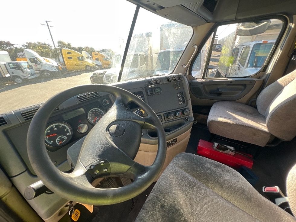 Day Cab Tractor-Heavy Duty Tractors-Freightliner-2019-Cascadia 12564ST-Baltimore-MD-585,915\n\t\tmiles-$ 25,250 - Image 10