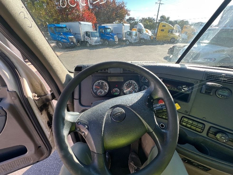 Day Cab Tractor-Heavy Duty Tractors-Freightliner-2019-Cascadia 12564ST-Baltimore-MD-585,915\n\t\tmiles-$ 25,250 - Image 11