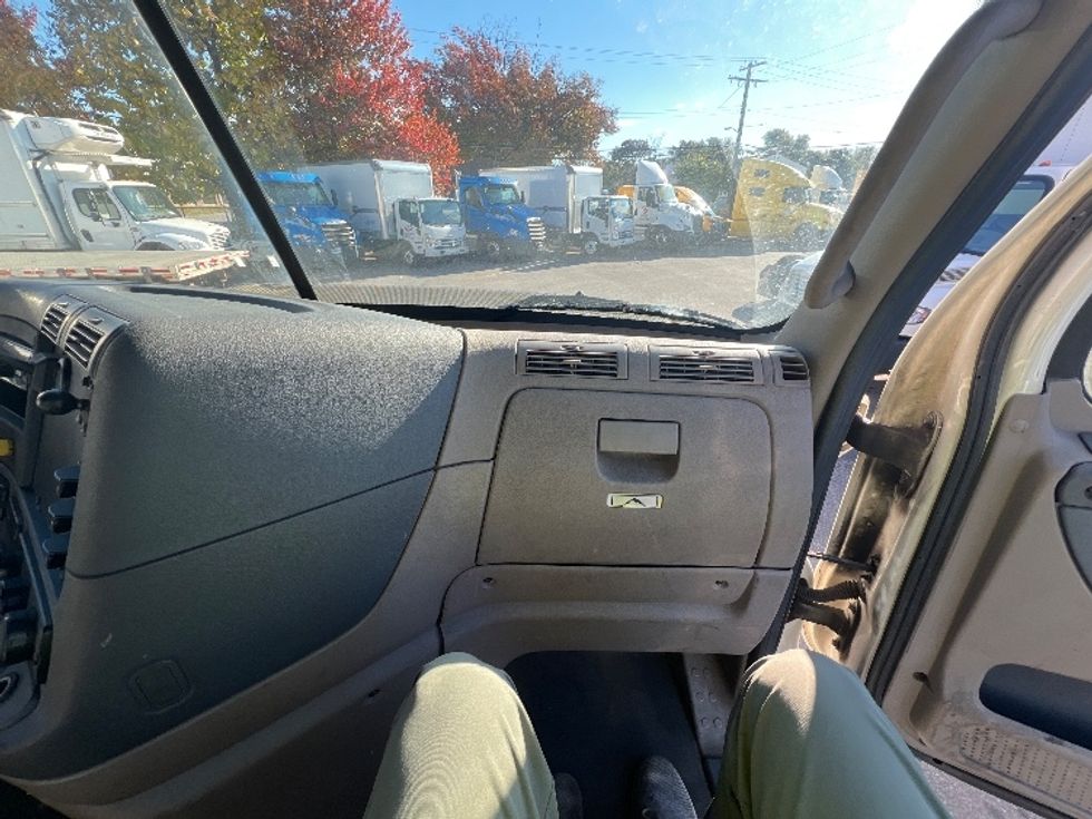 Day Cab Tractor-Heavy Duty Tractors-Freightliner-2019-Cascadia 12564ST-Baltimore-MD-585,915\n\t\tmiles-$ 25,250 - Image 13