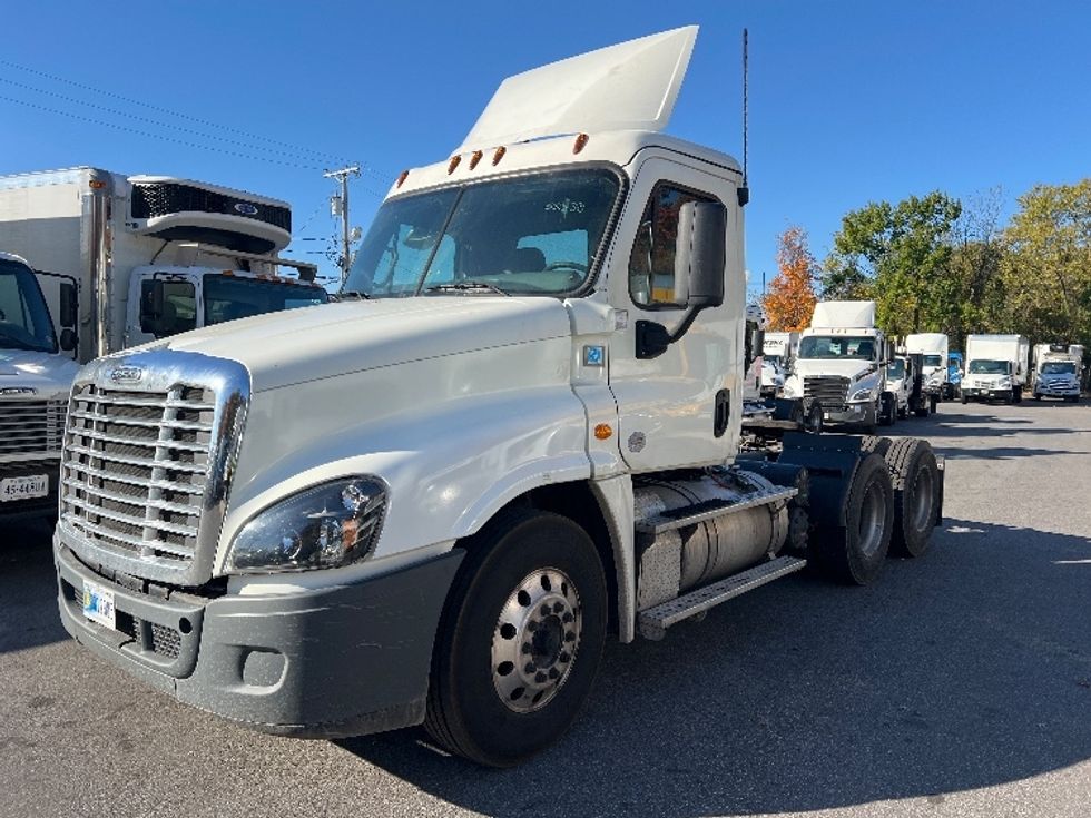 Day Cab Tractor-Heavy Duty Tractors-Freightliner-2019-Cascadia 12564ST-Baltimore-MD-585,915\n\t\tmiles-$ 25,250 - Image 3