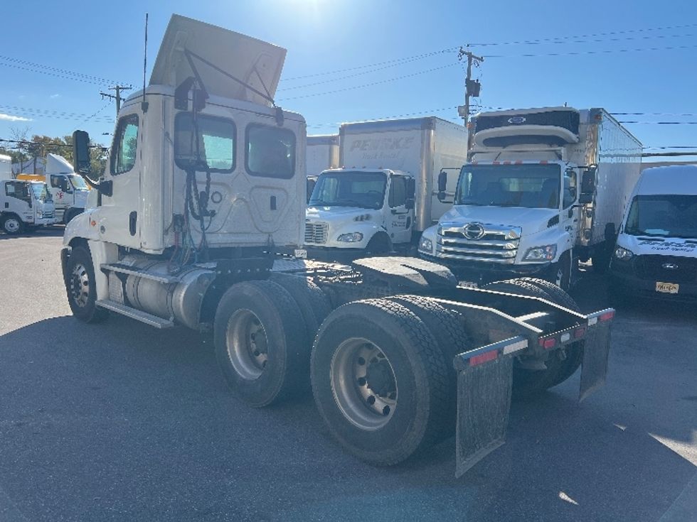 Day Cab Tractor-Heavy Duty Tractors-Freightliner-2019-Cascadia 12564ST-Baltimore-MD-585,915\n\t\tmiles-$ 25,250 - Image 5