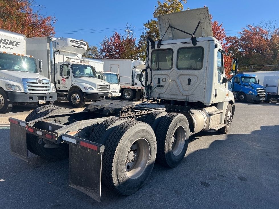 Day Cab Tractor-Heavy Duty Tractors-Freightliner-2019-Cascadia 12564ST-Baltimore-MD-585,915\n\t\tmiles-$ 25,250 - Image 7
