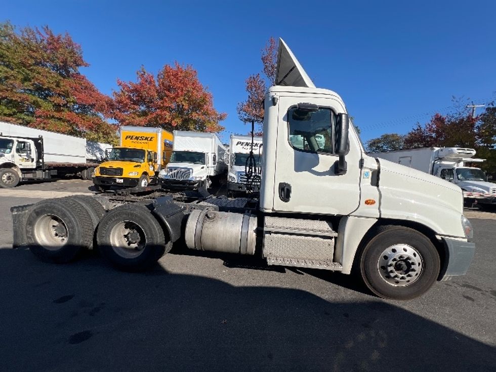 Day Cab Tractor-Heavy Duty Tractors-Freightliner-2019-Cascadia 12564ST-Baltimore-MD-585,915\n\t\tmiles-$ 25,250 - Image 8