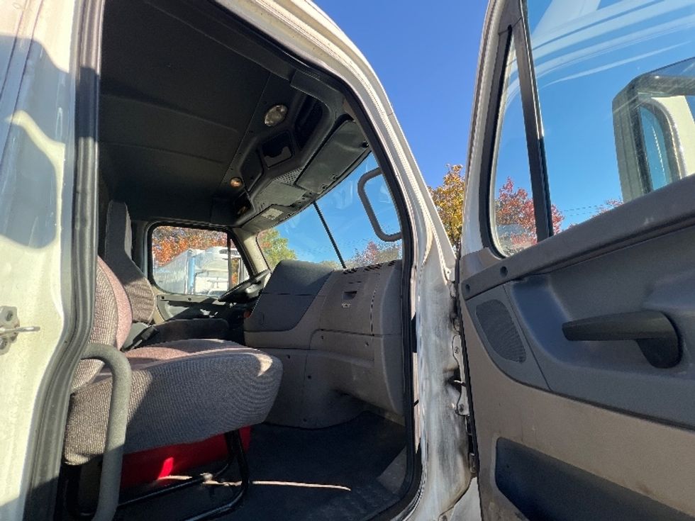 Day Cab Tractor-Heavy Duty Tractors-Freightliner-2019-Cascadia 12564ST-Baltimore-MD-588,354\n\t\tmiles-$ 26,500 - Image 12