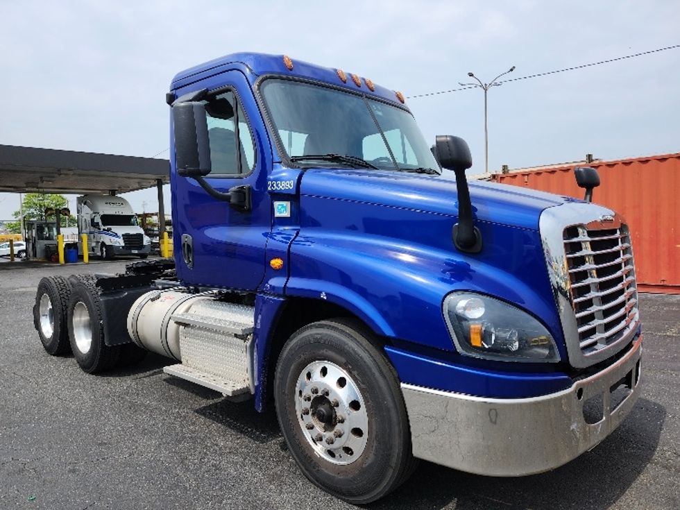 Day Cab Tractor-Heavy Duty Tractors-Freightliner-2019-Cascadia 12564ST-Belcamp-MD-138,191\n\t\tmiles-$ 53,250 - Image 1