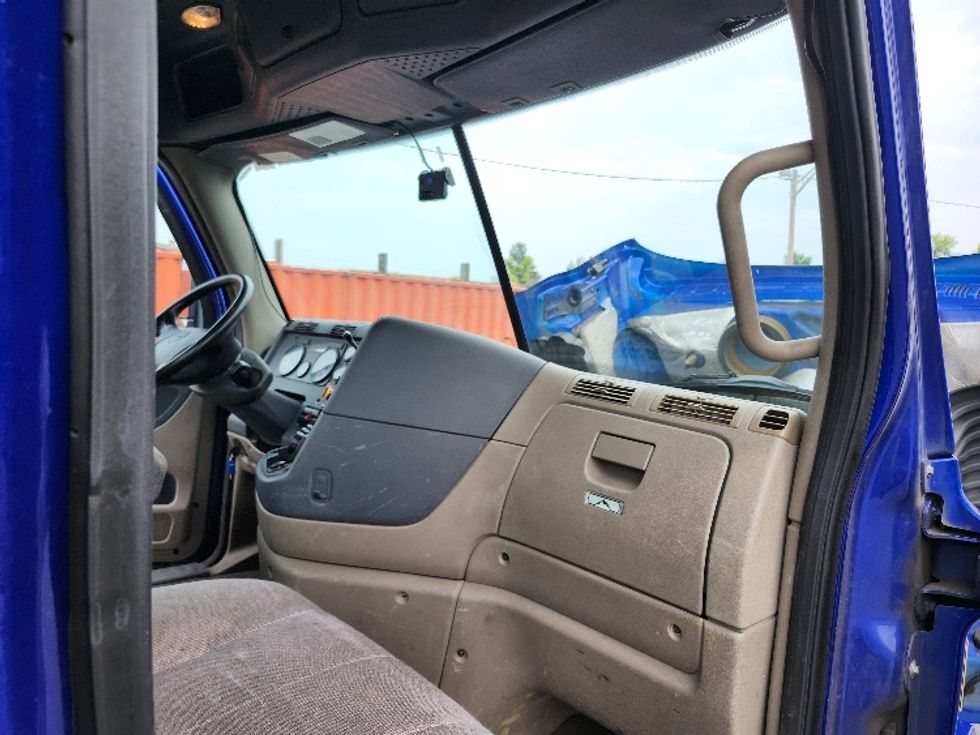 Day Cab Tractor-Heavy Duty Tractors-Freightliner-2019-Cascadia 12564ST-Belcamp-MD-138,191\n\t\tmiles-$ 53,250 - Image 13