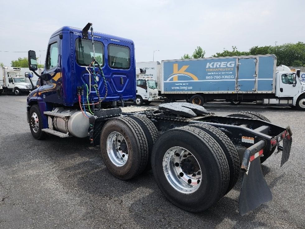Day Cab Tractor-Heavy Duty Tractors-Freightliner-2019-Cascadia 12564ST-Belcamp-MD-138,191\n\t\tmiles-$ 53,250 - Image 5