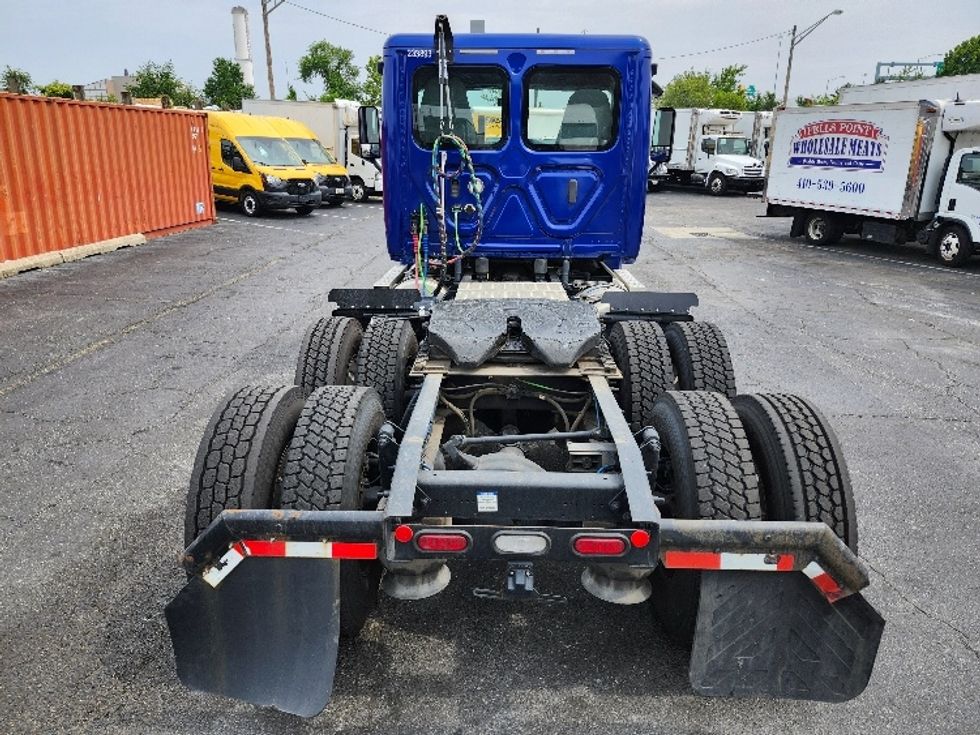 Day Cab Tractor-Heavy Duty Tractors-Freightliner-2019-Cascadia 12564ST-Belcamp-MD-138,191\n\t\tmiles-$ 53,250 - Image 6