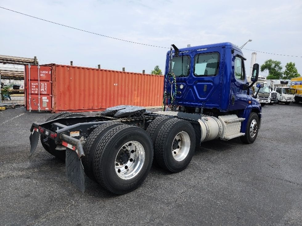 Day Cab Tractor-Heavy Duty Tractors-Freightliner-2019-Cascadia 12564ST-Belcamp-MD-138,191\n\t\tmiles-$ 53,250 - Image 7