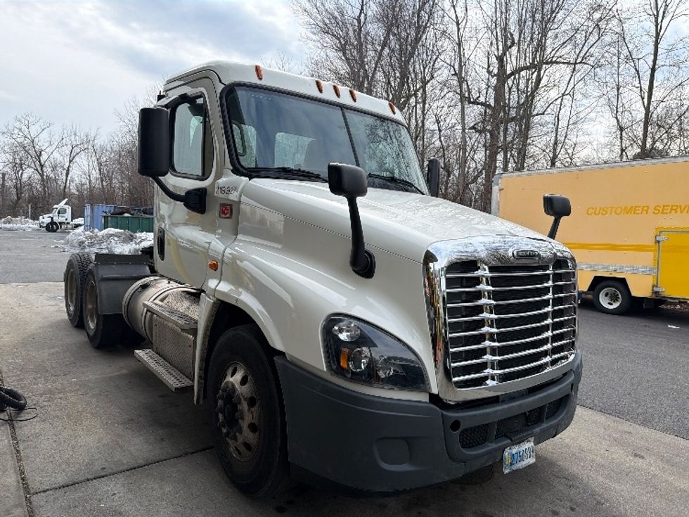 Day Cab Tractor-Heavy Duty Tractors-Freightliner-2019-Cascadia 12564ST-Belcamp-MD-223,786\n\t\tmiles-$ 44,250 - Image 1