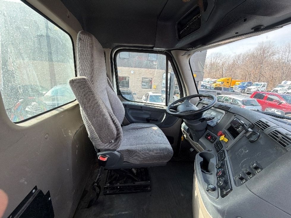 Day Cab Tractor-Heavy Duty Tractors-Freightliner-2019-Cascadia 12564ST-Belcamp-MD-223,786\n\t\tmiles-$ 44,250 - Image 14