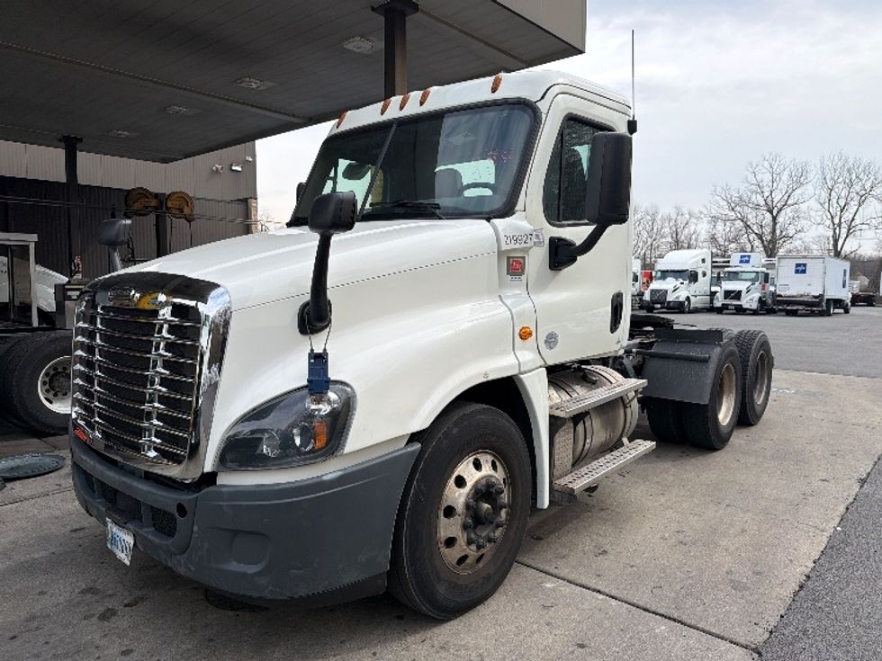 Day Cab Tractor-Heavy Duty Tractors-Freightliner-2019-Cascadia 12564ST-Belcamp-MD-223,786\n\t\tmiles-$ 44,250 - Image 3
