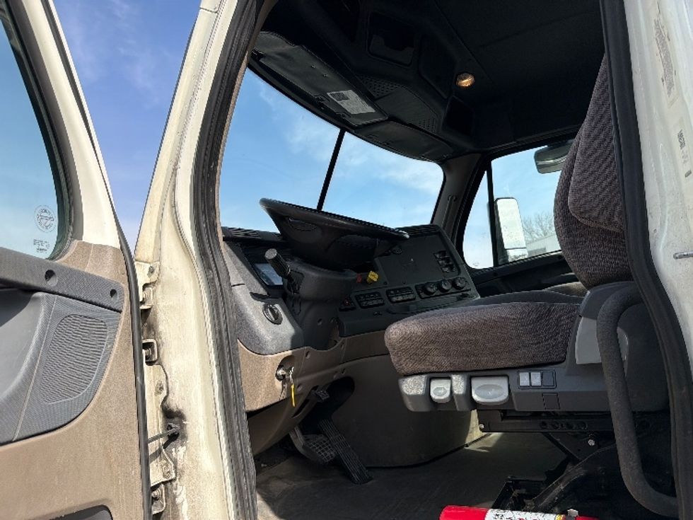 Day Cab Tractor-Heavy Duty Tractors-Freightliner-2019-Cascadia 12564ST-Belcamp-MD-223,786\n\t\tmiles-$ 44,250 - Image 9