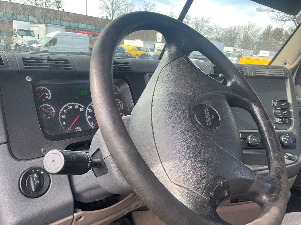 Day Cab Tractor-Heavy Duty Tractors-Freightliner-2019-Cascadia 12564ST-Belcamp-MD-240,786\n\t\tmiles-$ 43,250 - Image 10