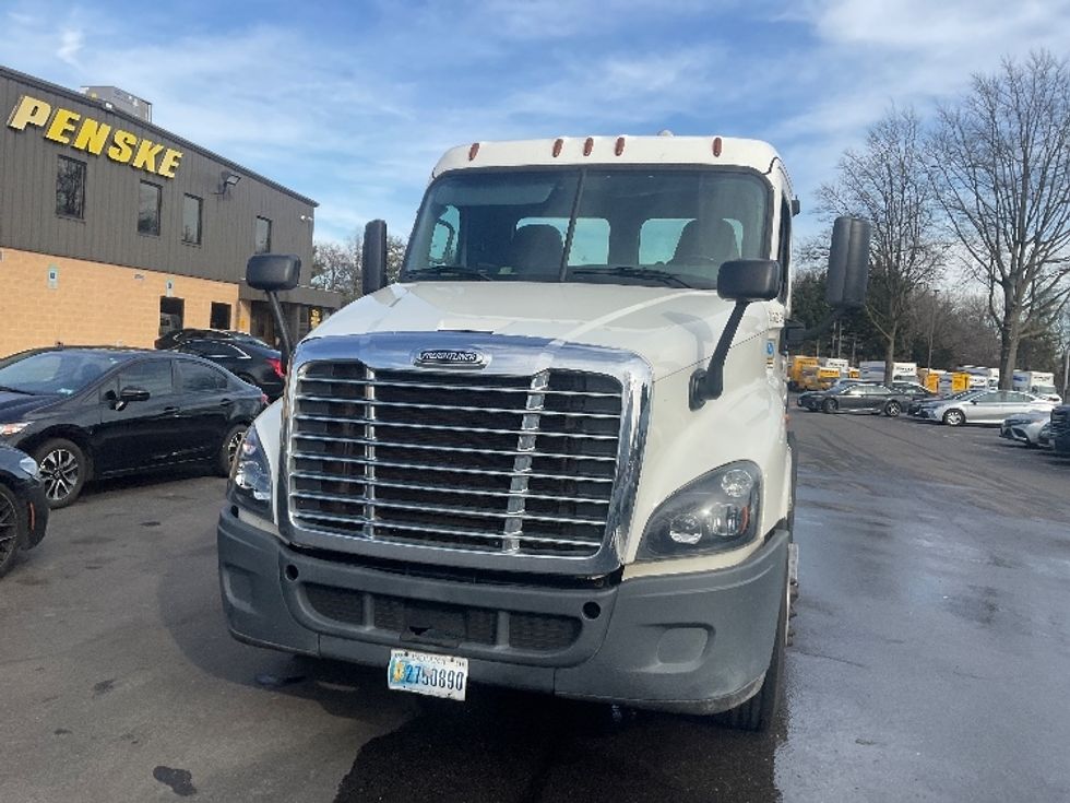 Day Cab Tractor-Heavy Duty Tractors-Freightliner-2019-Cascadia 12564ST-Belcamp-MD-240,786\n\t\tmiles-$ 43,250 - Image 3