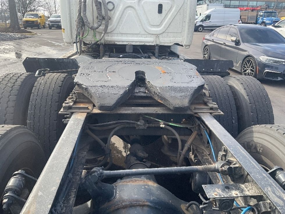 Day Cab Tractor-Heavy Duty Tractors-Freightliner-2019-Cascadia 12564ST-Belcamp-MD-240,786\n\t\tmiles-$ 43,250 - Image 6