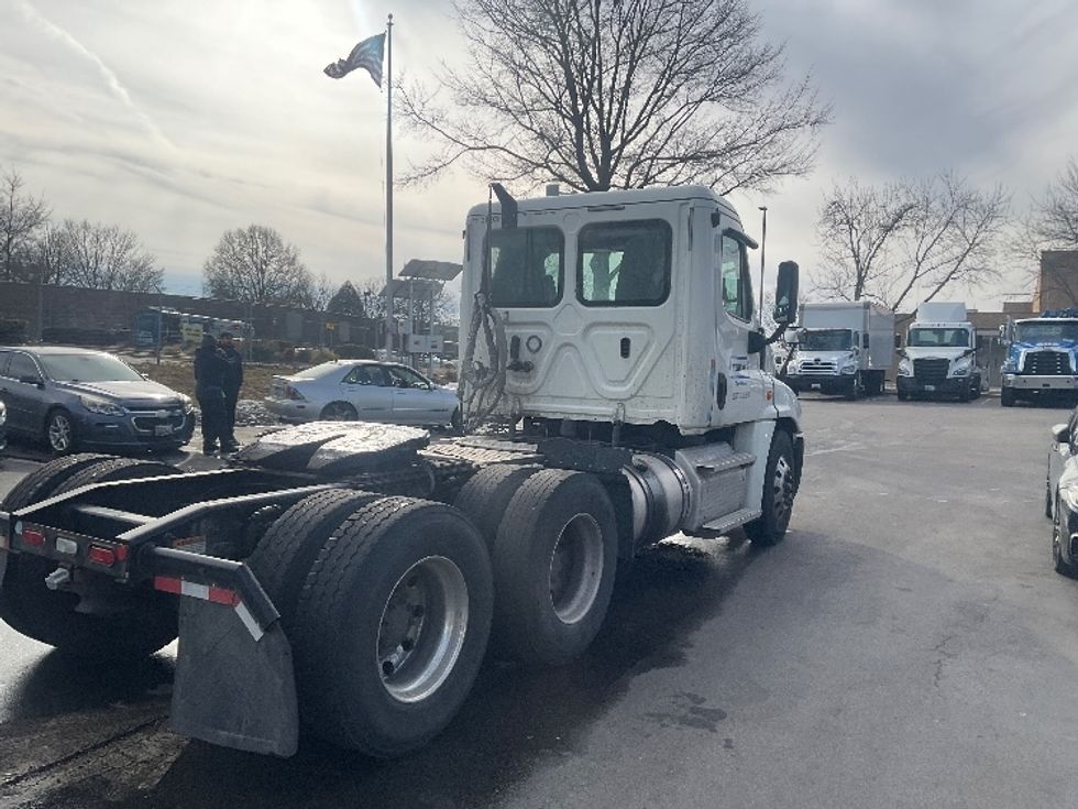 Day Cab Tractor-Heavy Duty Tractors-Freightliner-2019-Cascadia 12564ST-Belcamp-MD-240,786\n\t\tmiles-$ 43,250 - Image 7