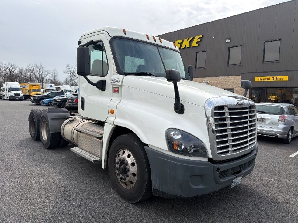 Day Cab Tractor-Heavy Duty Tractors-Freightliner-2019-Cascadia 12564ST-Belcamp-MD-294,208\n\t\tmiles-$ 40,750 - Image 1