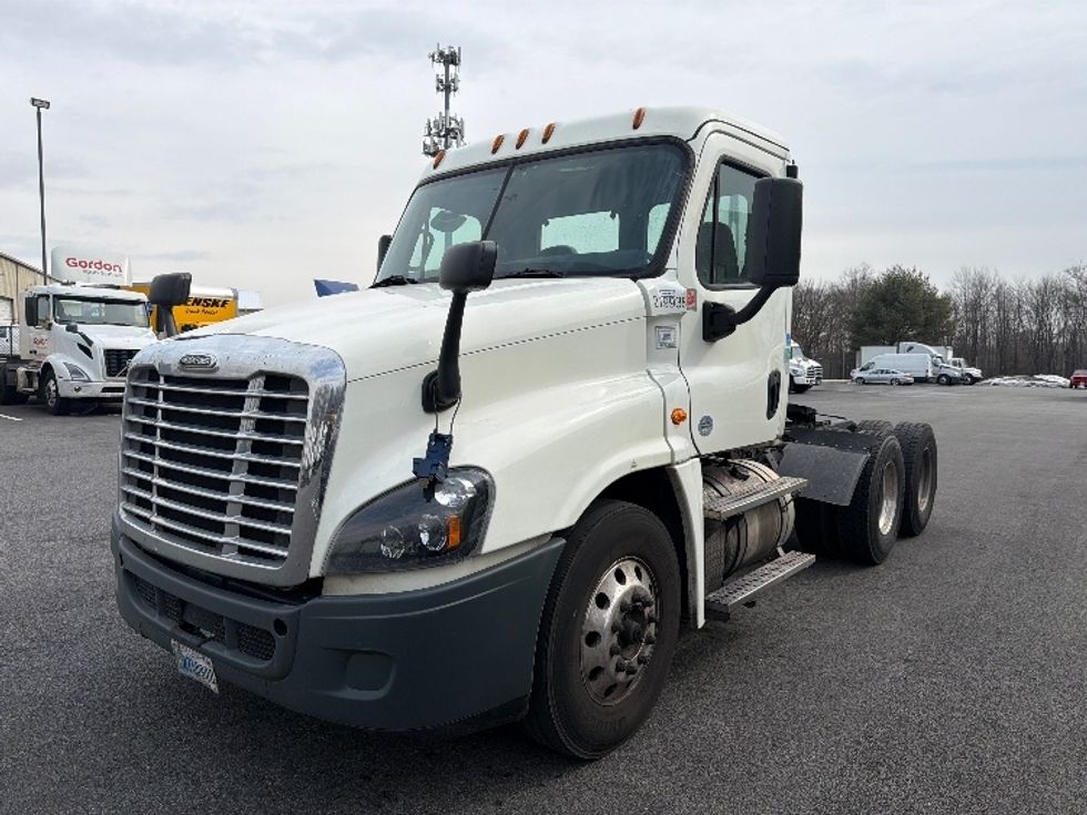 Day Cab Tractor-Heavy Duty Tractors-Freightliner-2019-Cascadia 12564ST-Belcamp-MD-294,208\n\t\tmiles-$ 40,750 - Image 3