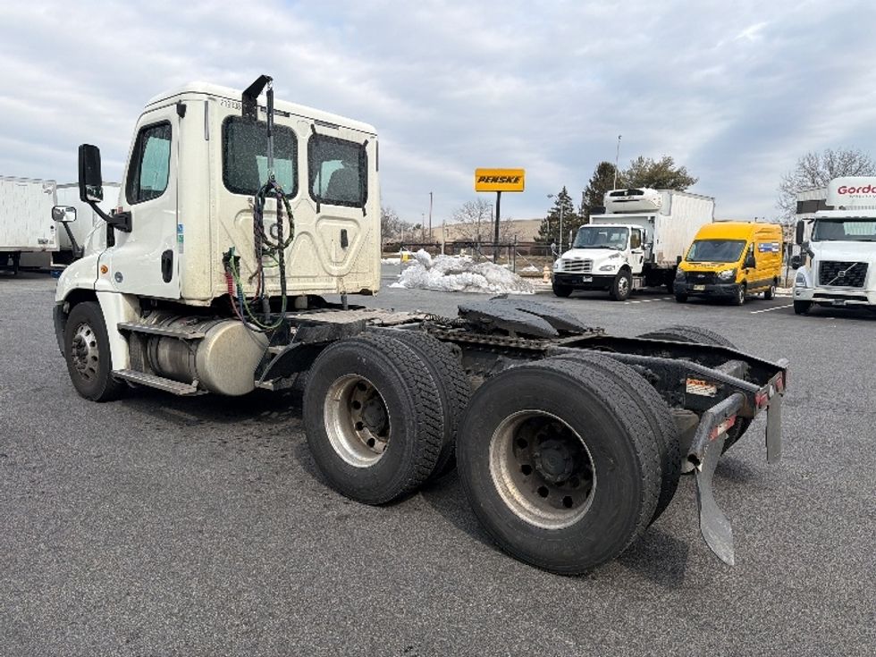 Day Cab Tractor-Heavy Duty Tractors-Freightliner-2019-Cascadia 12564ST-Belcamp-MD-294,208\n\t\tmiles-$ 40,750 - Image 5