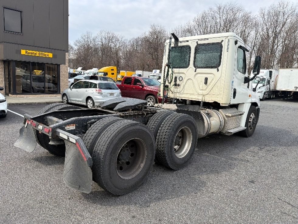 Day Cab Tractor-Heavy Duty Tractors-Freightliner-2019-Cascadia 12564ST-Belcamp-MD-294,208\n\t\tmiles-$ 40,750 - Image 7