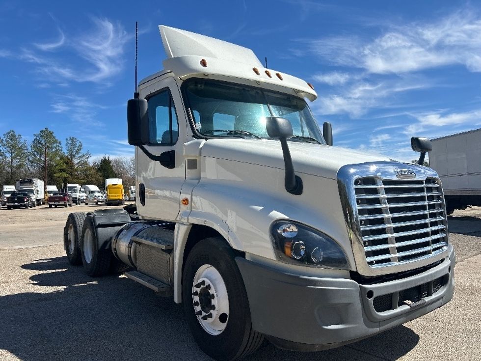 Day Cab Tractor-Heavy Duty Tractors-Freightliner-2019-Cascadia 12564ST-Belden-MS-275,898\n\t\tmiles-$ 54,250 - Image 1