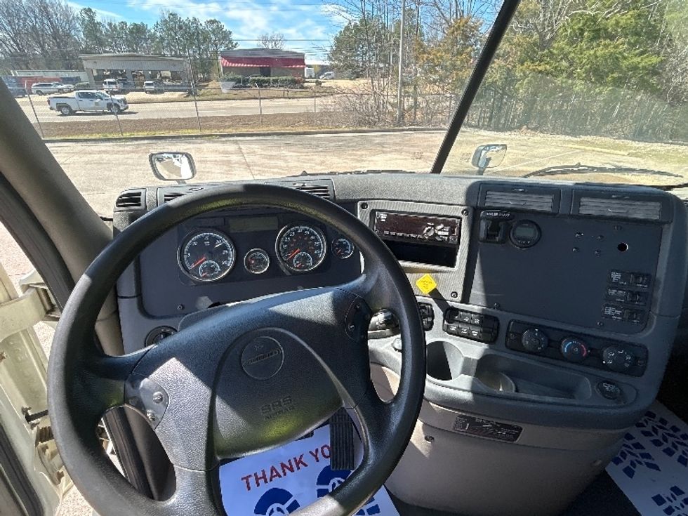 Day Cab Tractor-Heavy Duty Tractors-Freightliner-2019-Cascadia 12564ST-Belden-MS-275,898\n\t\tmiles-$ 54,250 - Image 11