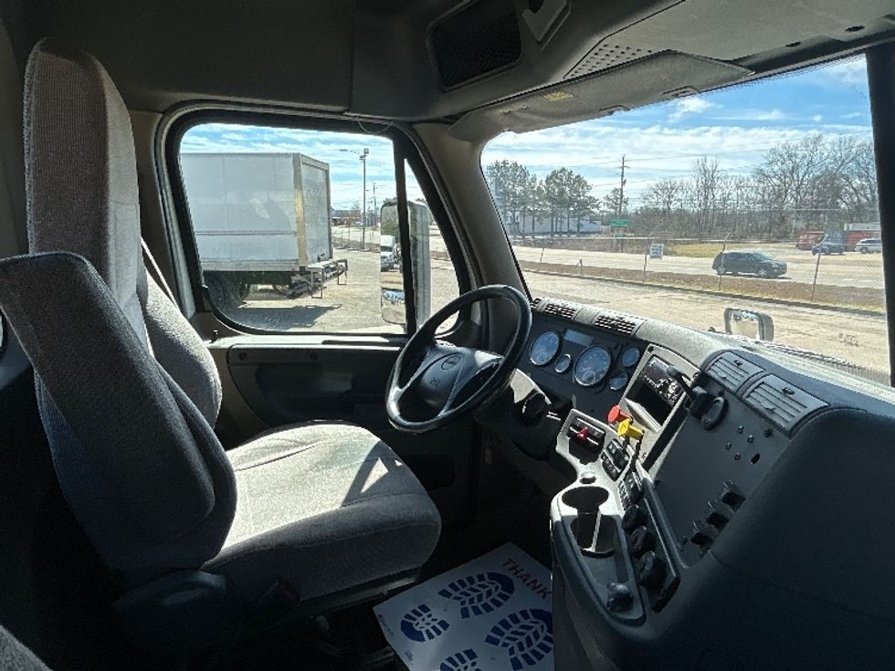 Day Cab Tractor-Heavy Duty Tractors-Freightliner-2019-Cascadia 12564ST-Belden-MS-275,898\n\t\tmiles-$ 54,250 - Image 14