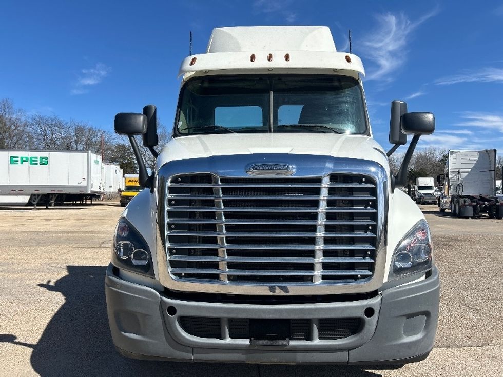 Day Cab Tractor-Heavy Duty Tractors-Freightliner-2019-Cascadia 12564ST-Belden-MS-275,898\n\t\tmiles-$ 54,250 - Image 2