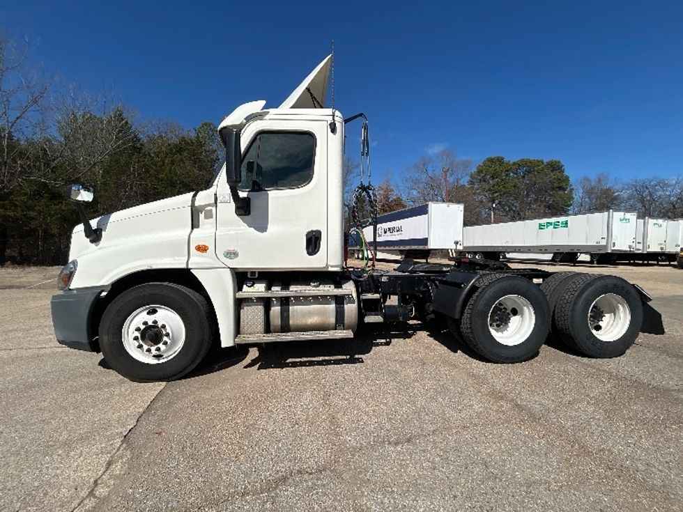 Day Cab Tractor-Heavy Duty Tractors-Freightliner-2019-Cascadia 12564ST-Belden-MS-275,898\n\t\tmiles-$ 54,250 - Image 4