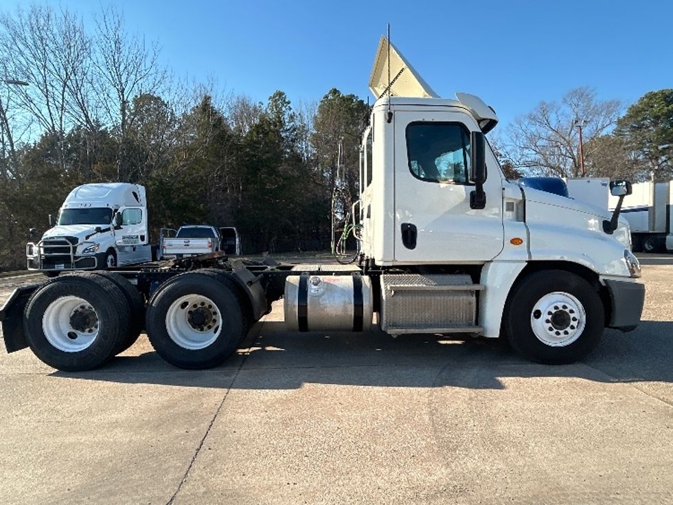 Day Cab Tractor-Heavy Duty Tractors-Freightliner-2019-Cascadia 12564ST-Belden-MS-275,898\n\t\tmiles-$ 54,250 - Image 8