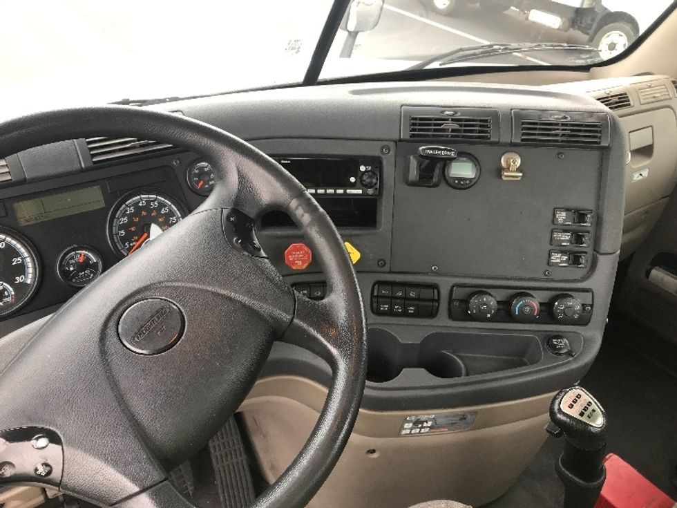 Day Cab Tractor-Heavy Duty Tractors-Freightliner-2019-Cascadia 12564ST-Bensalem-PA-393,825\n\t\tmiles-$ 34,750 - Image 10