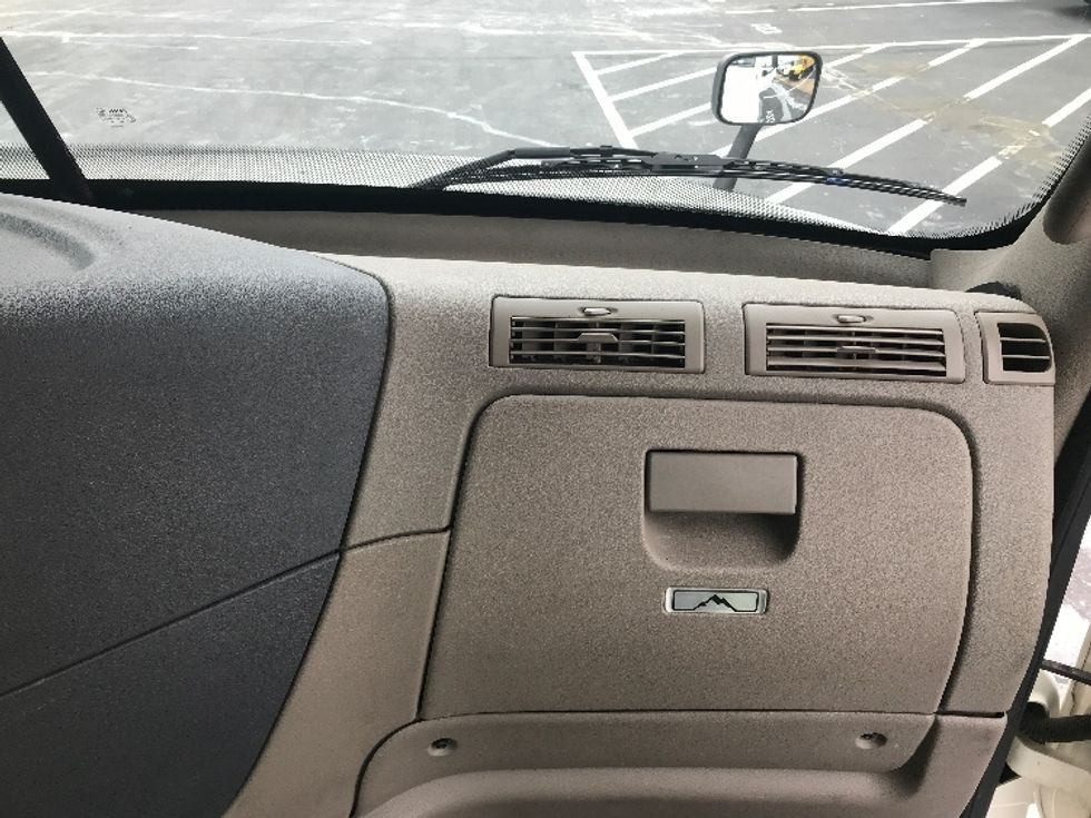 Day Cab Tractor-Heavy Duty Tractors-Freightliner-2019-Cascadia 12564ST-Bensalem-PA-393,825\n\t\tmiles-$ 34,750 - Image 13