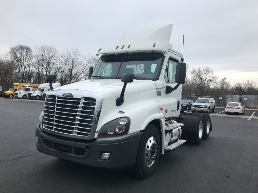 Day Cab Tractor-Heavy Duty Tractors-Freightliner-2019-Cascadia 12564ST-Bensalem-PA-393,825\n\t\tmiles-$ 34,750 - Image 3