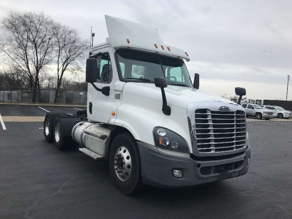 Day Cab Tractor-Heavy Duty Tractors-Freightliner-2019-Cascadia 12564ST-Bensalem-PA-504,244
miles-$ 28,750