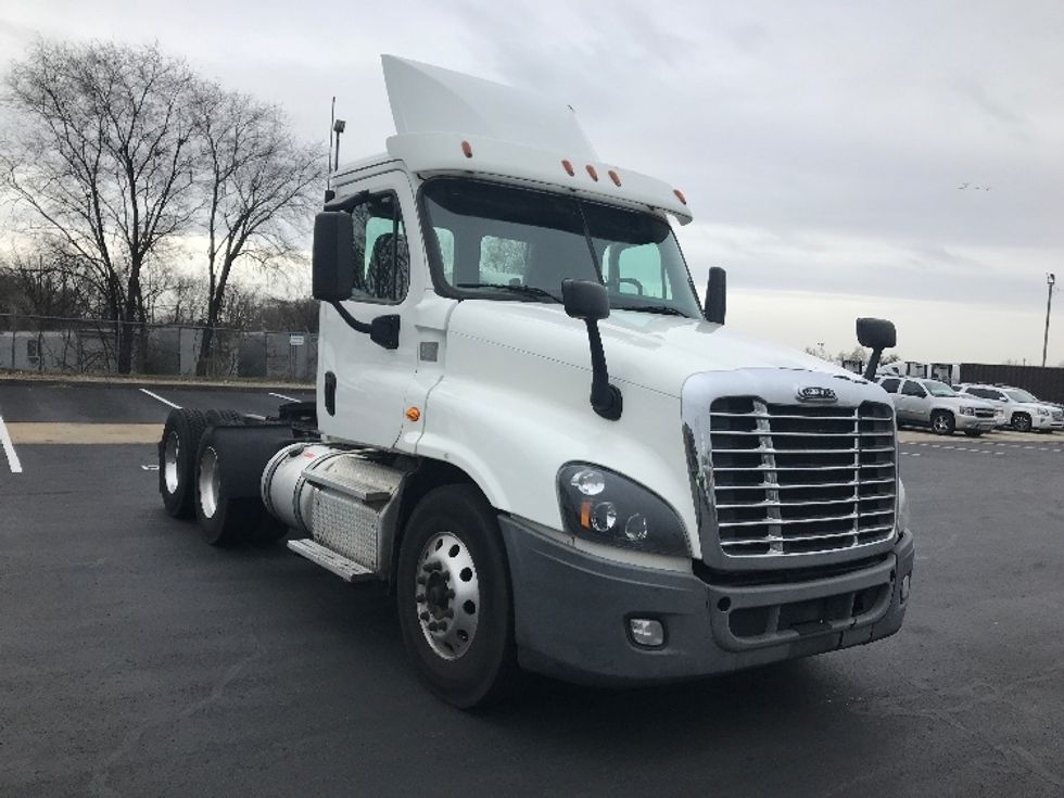 Day Cab Tractor-Heavy Duty Tractors-Freightliner-2019-Cascadia 12564ST-Bensalem-PA-504,244\n\t\tmiles-$ 28,750 - Image 1