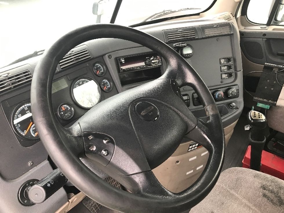 Day Cab Tractor-Heavy Duty Tractors-Freightliner-2019-Cascadia 12564ST-Bensalem-PA-504,244\n\t\tmiles-$ 28,750 - Image 10