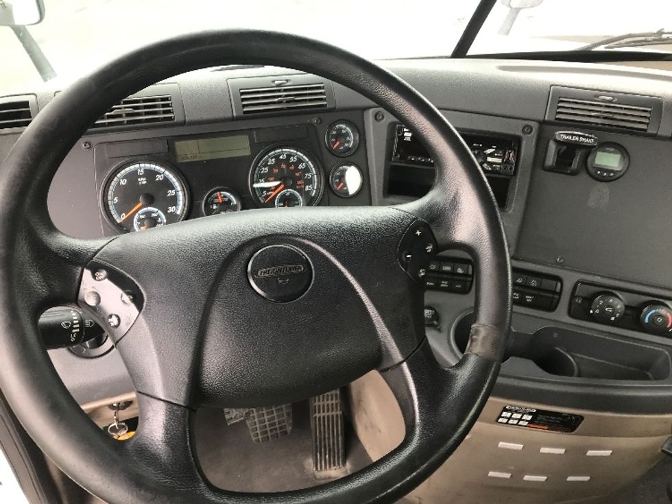 Day Cab Tractor-Heavy Duty Tractors-Freightliner-2019-Cascadia 12564ST-Bensalem-PA-504,244\n\t\tmiles-$ 28,750 - Image 11